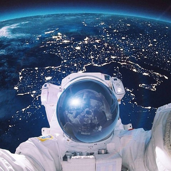 Астронавт селфи