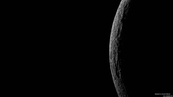 Планета на черном фоне