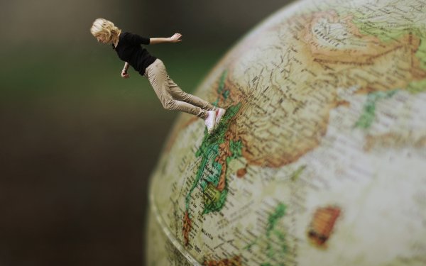 Люди на земном шаре