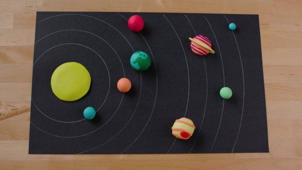 Модель солнечной системы из пластилина