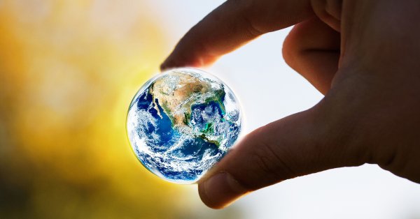 Земля в руках