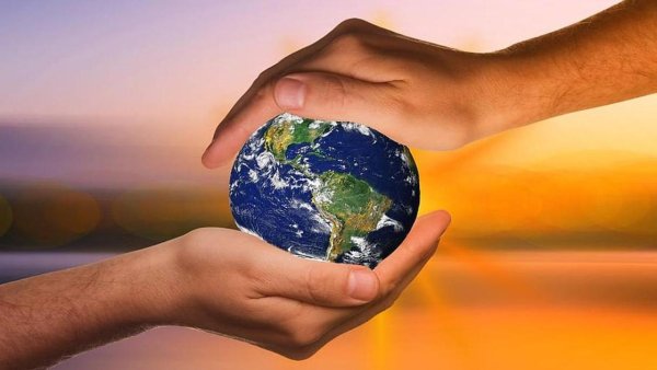 Земля в руках