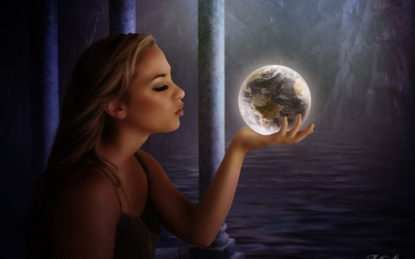 Девушка с шаром в руках