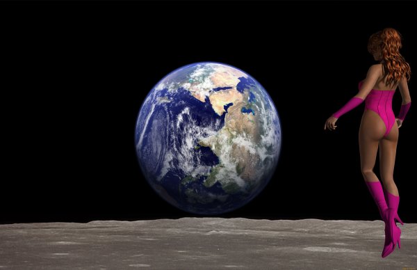 Девушка на фоне планеты