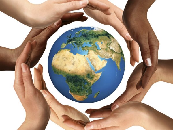 Земной шар в руках