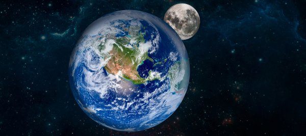 Земля и Луна из космоса