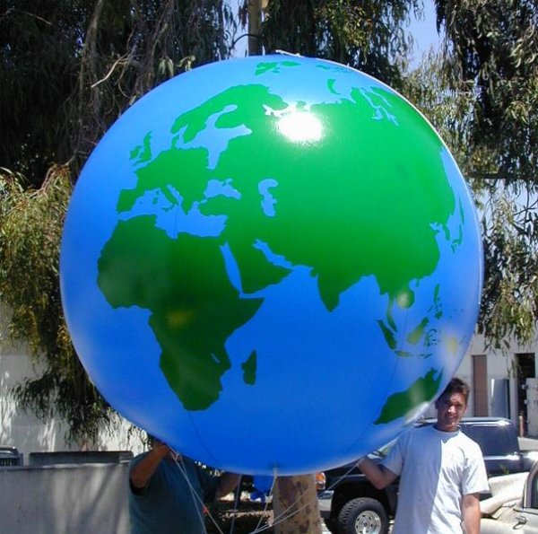 Воздушный шар в виде глобуса