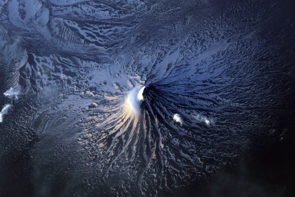 Вулканы Камчатки из космоса