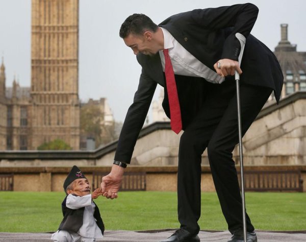 Большой и маленький человек