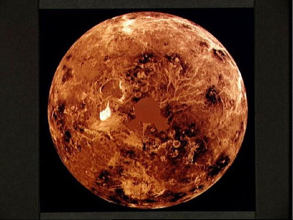 Планета Венера в космосе