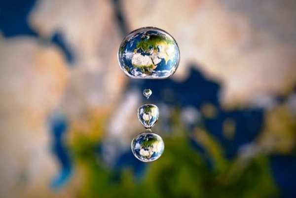 В капле воды отражается мир