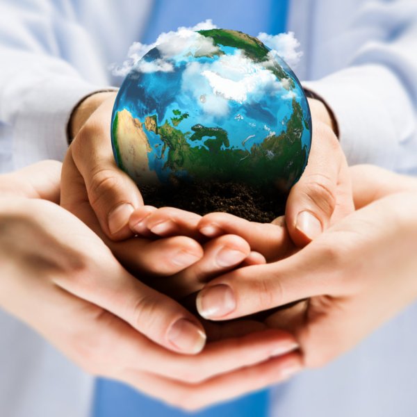 Планета в руках