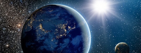 Земля и Луна в космосе