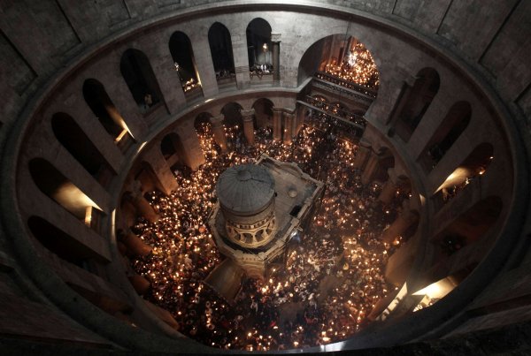 Свет в храме гроба Господня