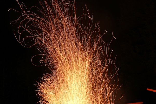 Пиротехнический огонь