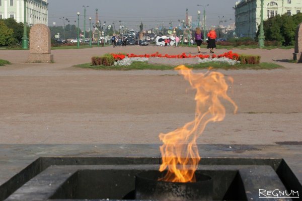 Вечный огонь Марсово поле в Санкт-Петербурге