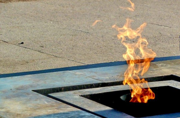 Вечный огонь Марсово поле в Санкт-Петербурге