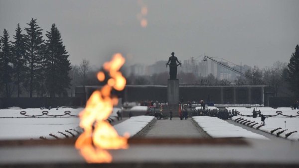 Пискаревский мемориал вечный огонь