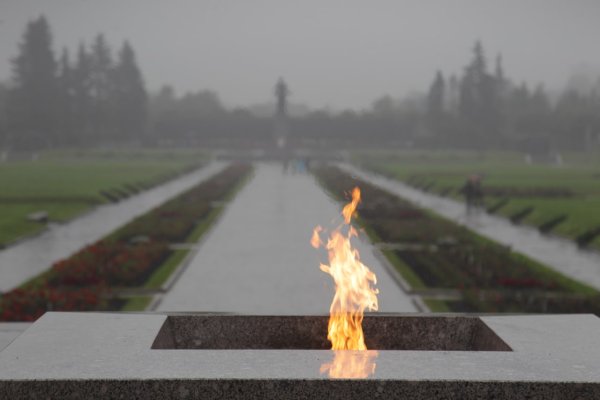Вечный огонь на Пискаревском кладбище