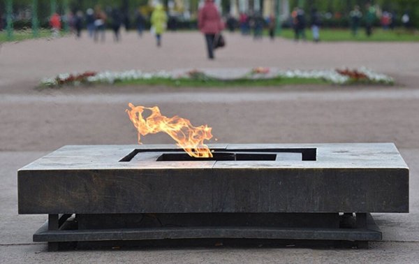 Вечный огонь на Марсовом поле погас