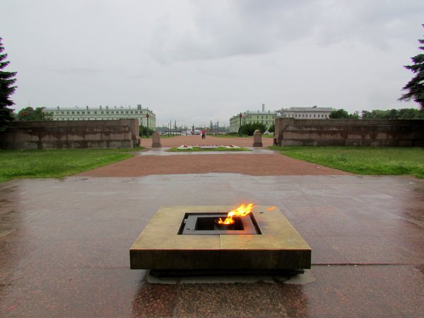 Вечный огонь Марсово поле в Санкт-Петербурге