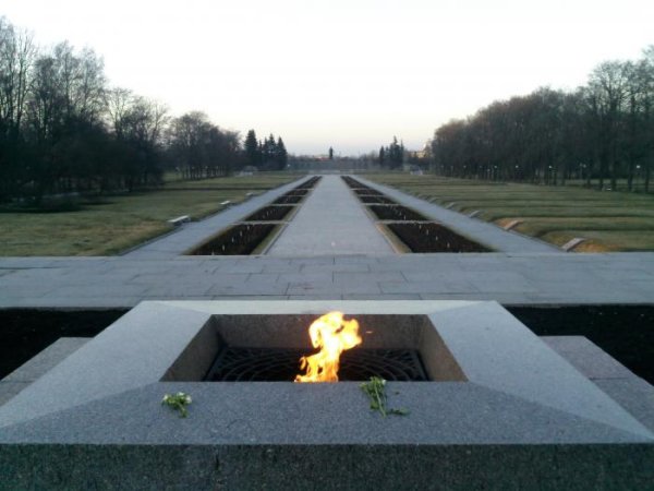Вечный огонь на Пискаревском