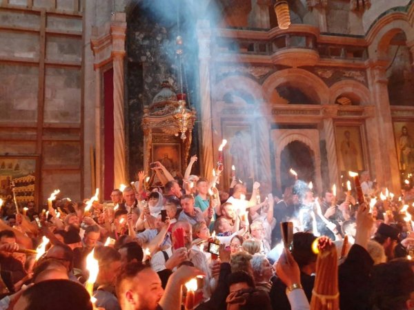 С праздником Сошествия Благодатного огня