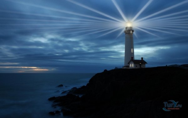 Маяк светит