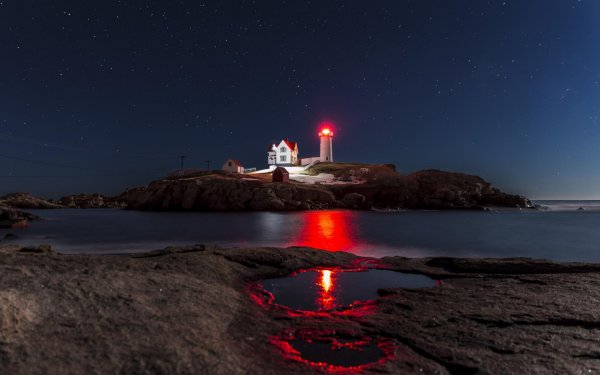 Маяк в ночном море