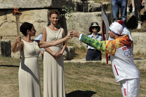 Церемонии зажжения огня в Греции