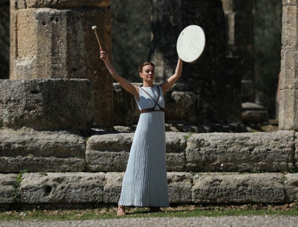 Церемония зажжения олимпийского огня в древней Греции