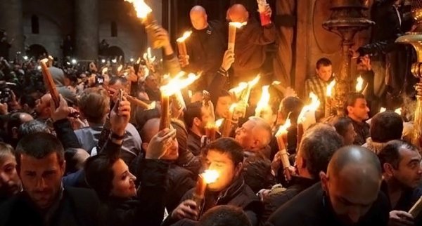 Благодатный огонь на Пасху в Иерусалиме