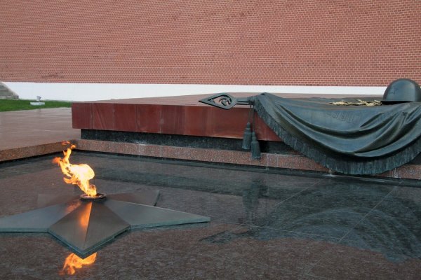 Вечный огонь памятник неизвестному солдату