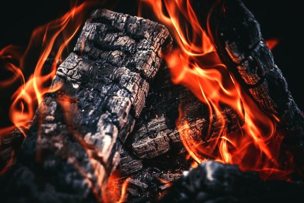 Горящие поленья