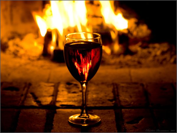 Камин и вино