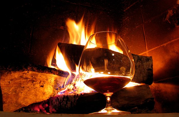 Натюрморт с камином