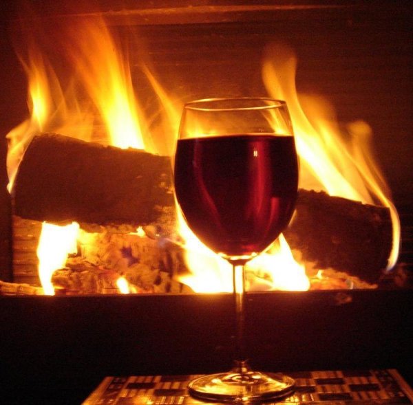 Камин и вино
