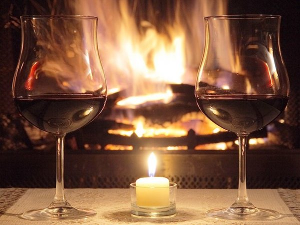 Камин и вино