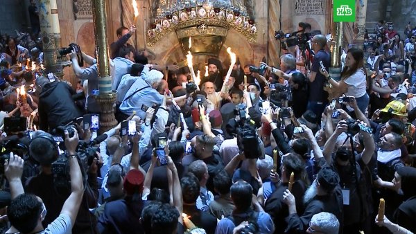 Благодатный огонь в Иерусалиме 2021