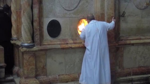 Схождение Благодатного огня в Иерусалиме 2020