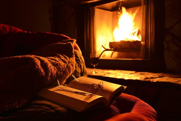 Вечер перед камином