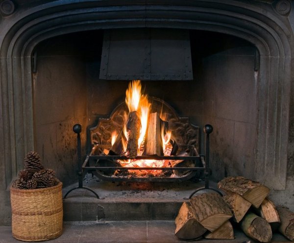 Горящий камин