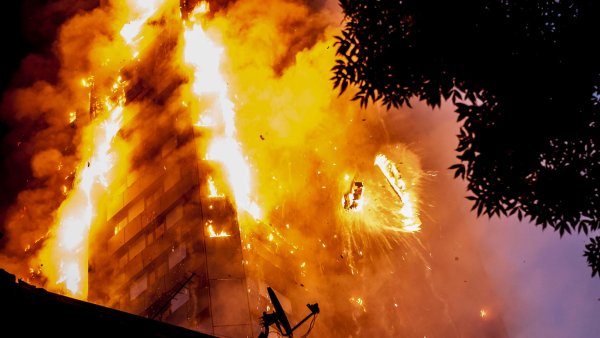Пожар в здании Grenfell Tower в Лондоне