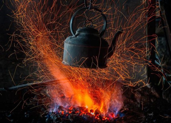 Чайник над костром