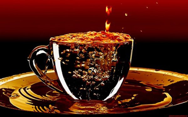Кофе в золотой чашке