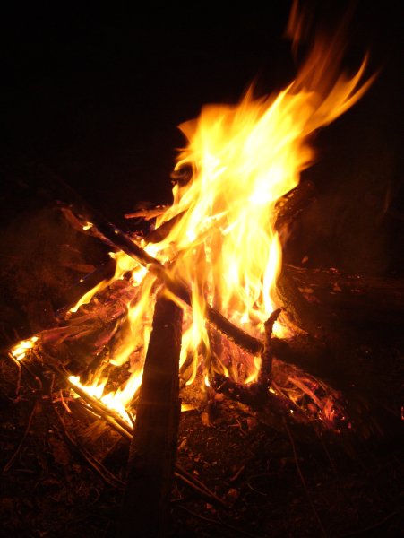 Костер горит