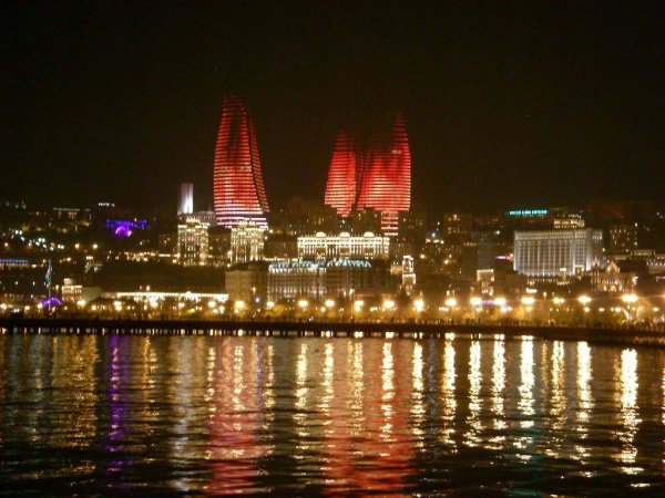 Азербайджан ночной Баку