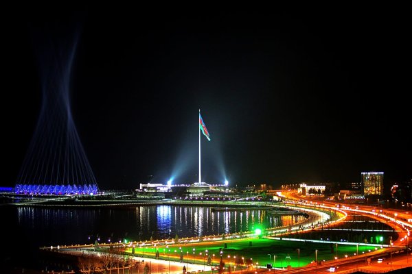 Азербайджан ночной Баку