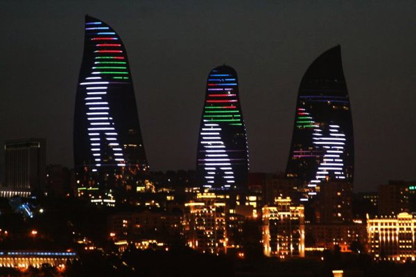 Огненные башни в Баку