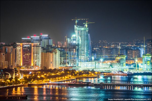 Ночной город Баку